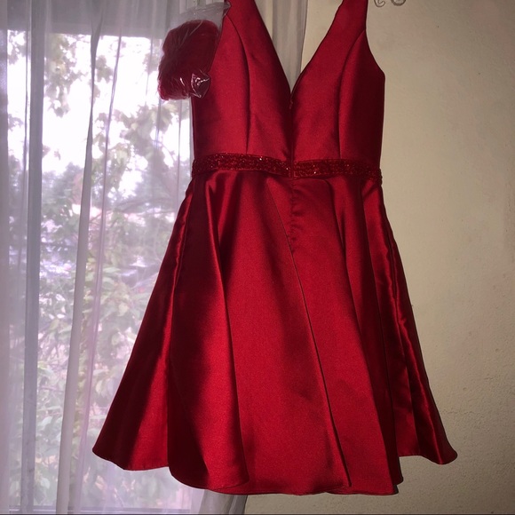 Red dress - Picture 2 of 2